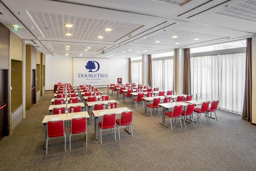 Hotel Doubletree By Hilton Milan Extérieur photo