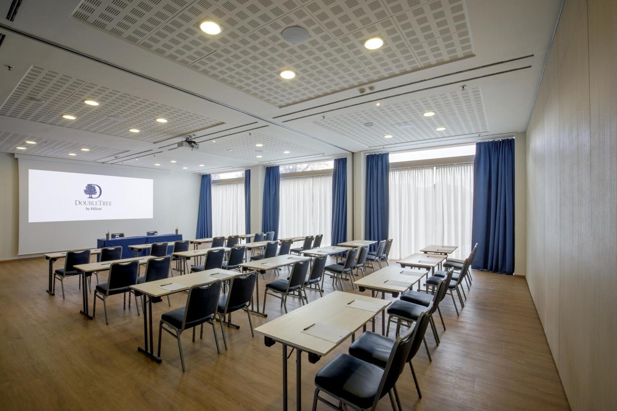 Hotel Doubletree By Hilton Milan Extérieur photo
