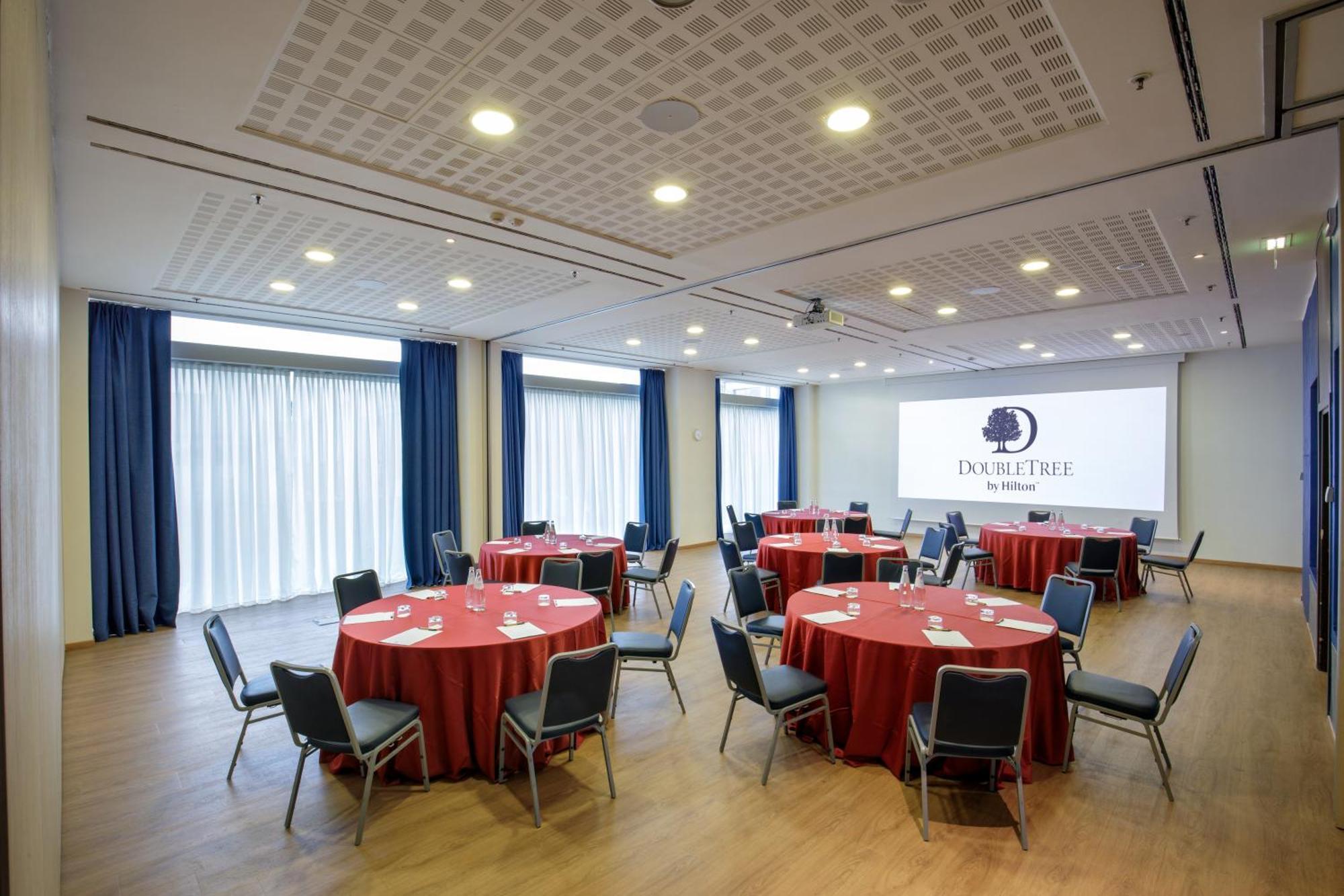 Hotel Doubletree By Hilton Milan Extérieur photo