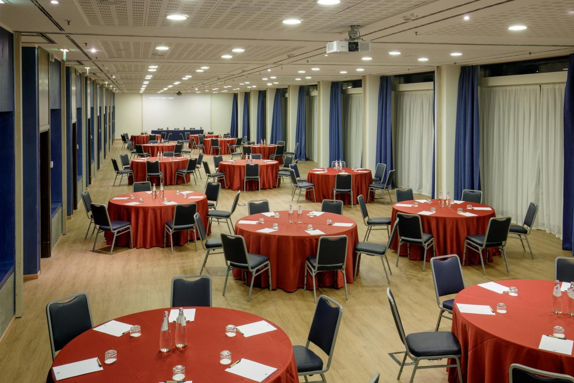 Hotel Doubletree By Hilton Milan Extérieur photo