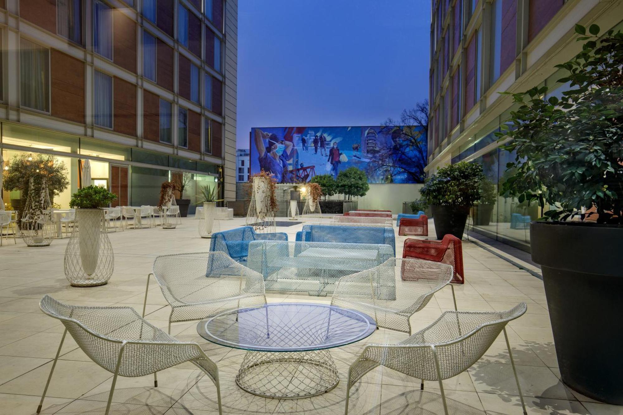 Hotel Doubletree By Hilton Milan Extérieur photo