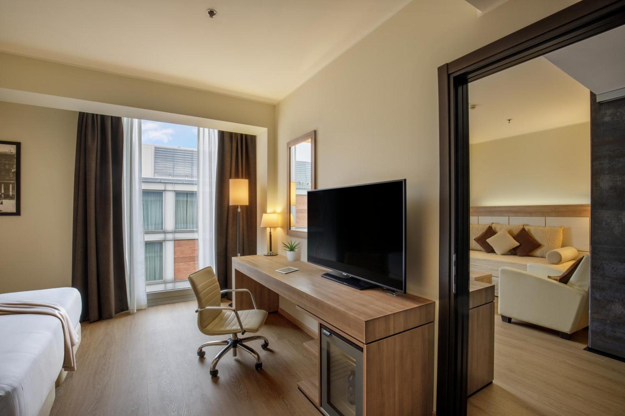Hotel Doubletree By Hilton Milan Extérieur photo