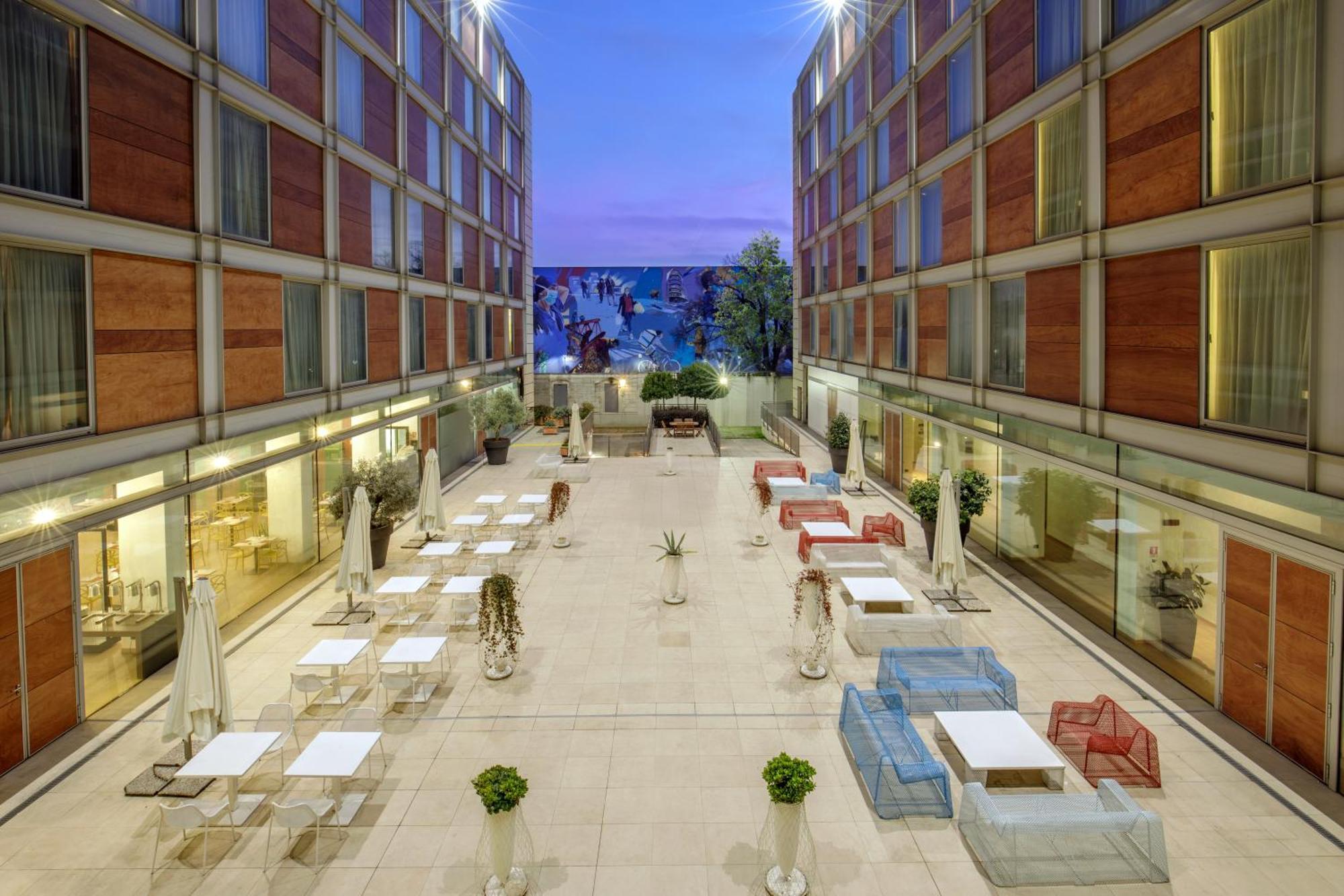Hotel Doubletree By Hilton Milan Extérieur photo