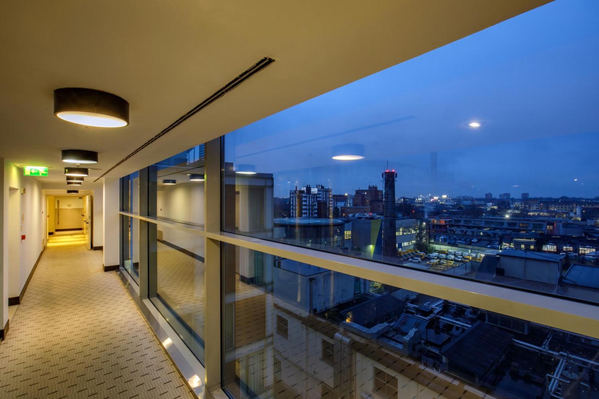 Hotel Doubletree By Hilton Milan Extérieur photo