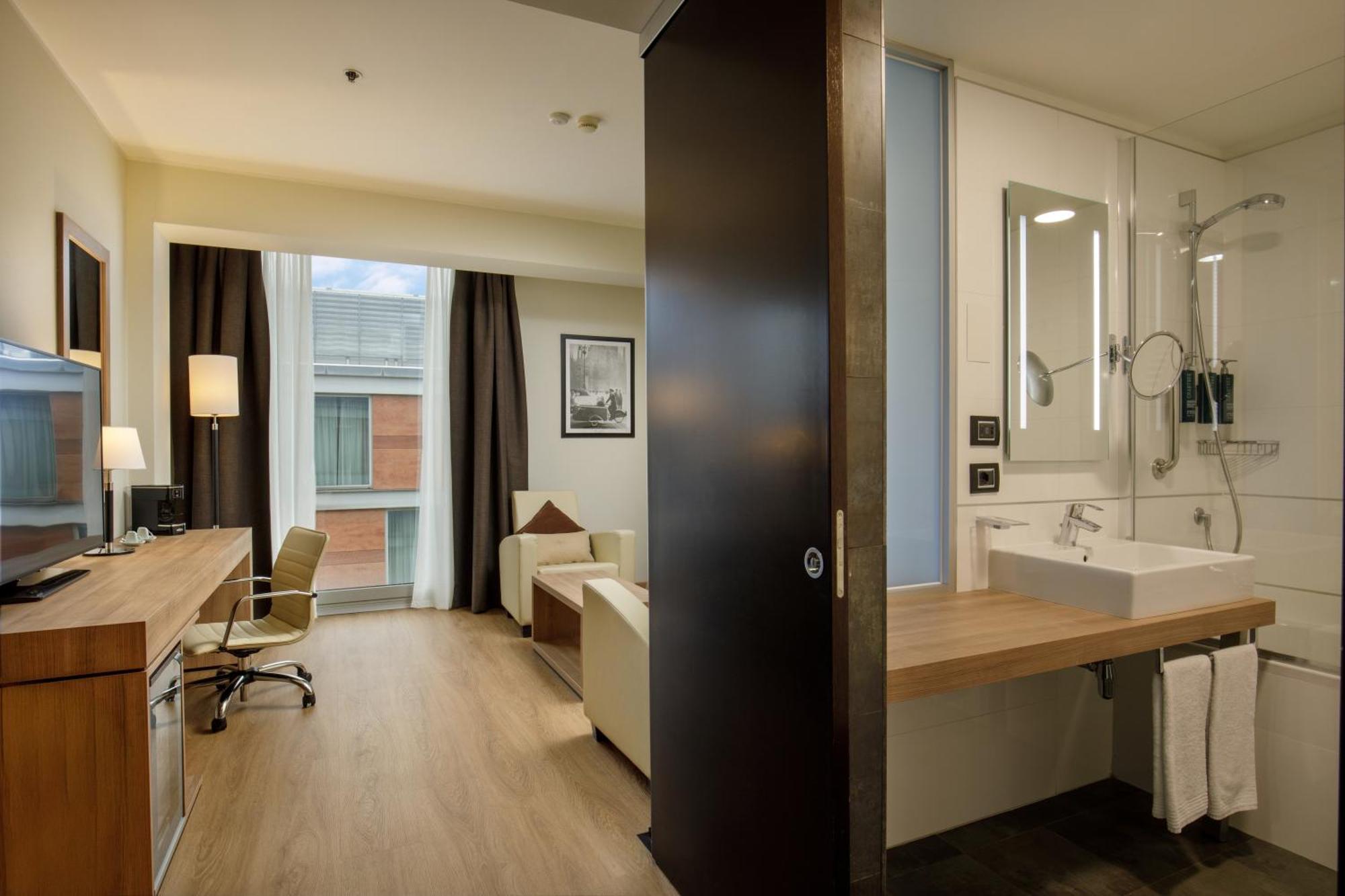 Hotel Doubletree By Hilton Milan Extérieur photo