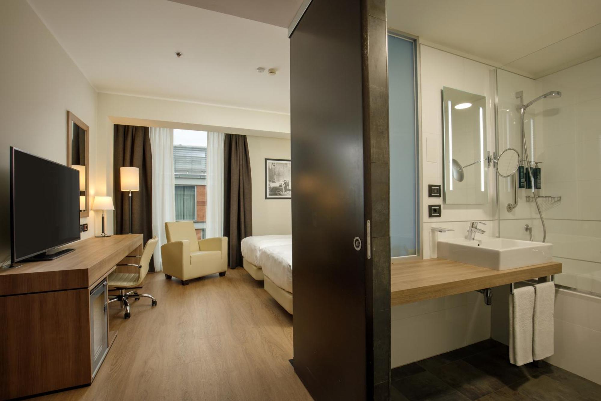 Hotel Doubletree By Hilton Milan Extérieur photo