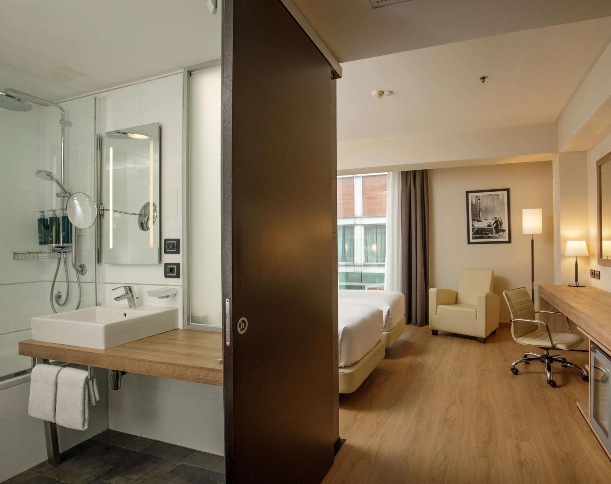 Hotel Doubletree By Hilton Milan Extérieur photo
